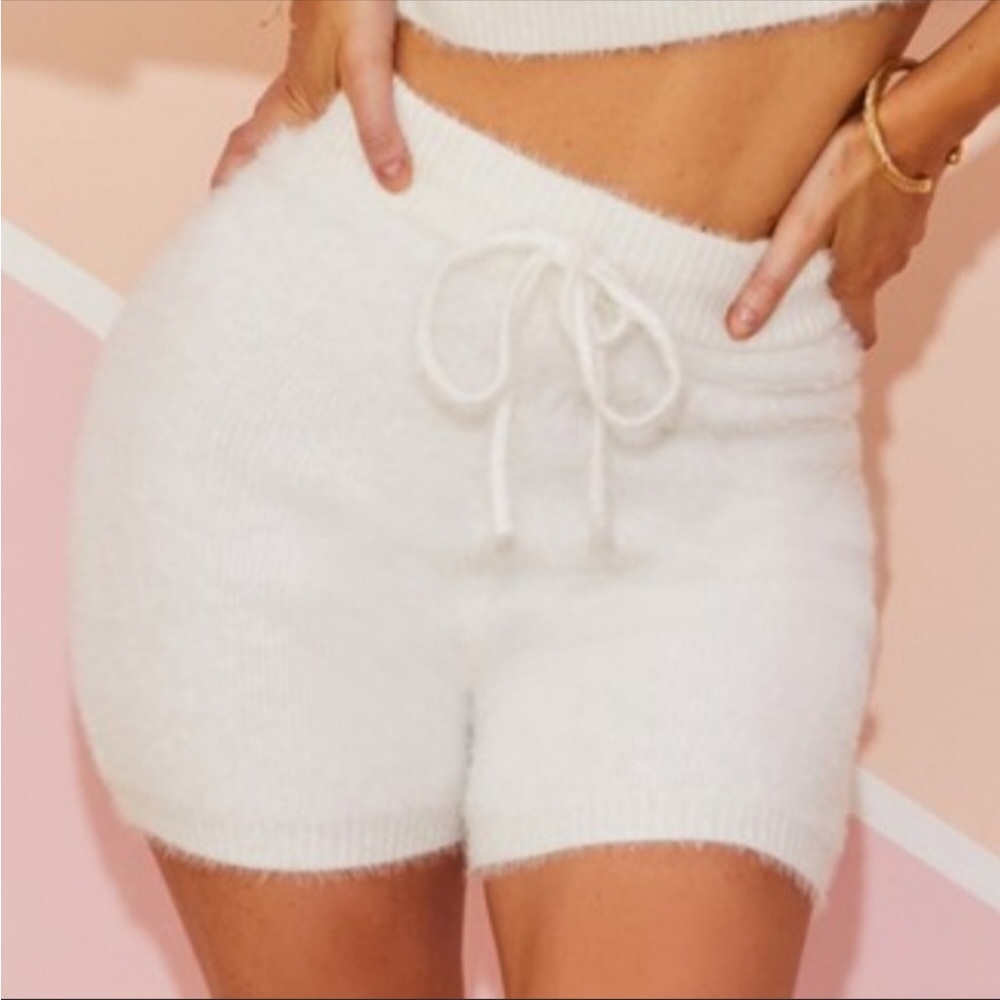 NWT Hidden Brand COMFORTABLE Fuzzy Shorts w/Drawstring Waist- White: Size Small